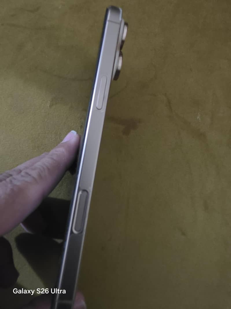 Apple iPhone 16 Pro Max 3
