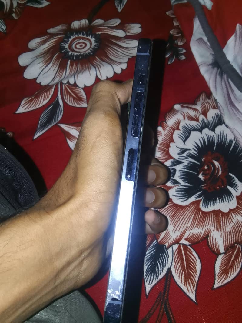 Apple iPhone 13 Pro Max 4