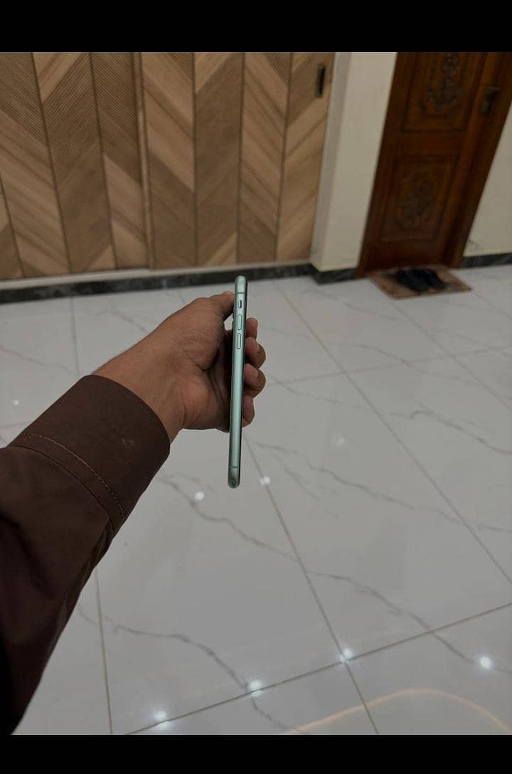 Apple iPhone 11 3