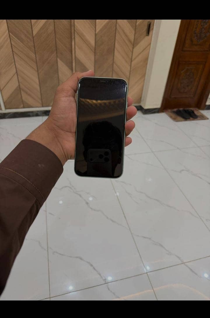 Apple iPhone 11 4