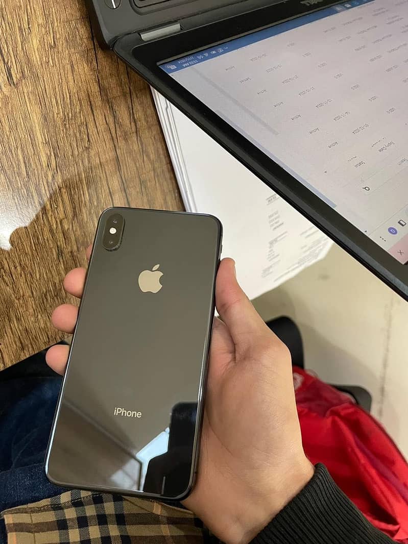 Apple iPhone XS Max 0