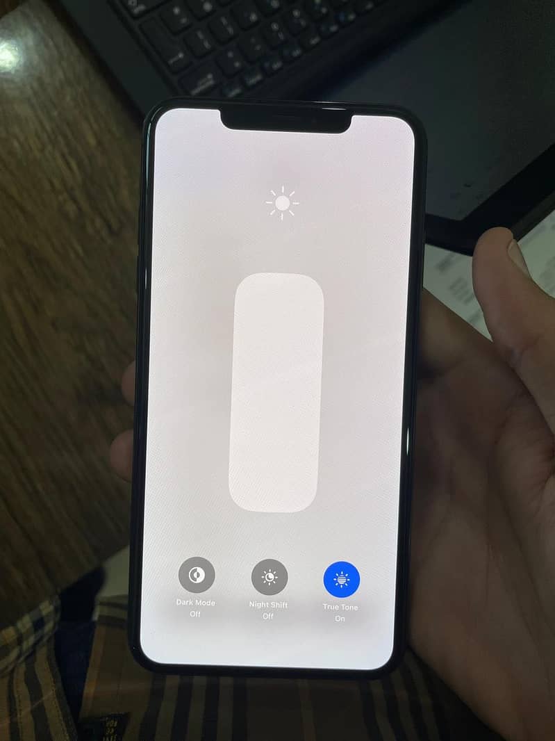 Apple iPhone XS Max 4