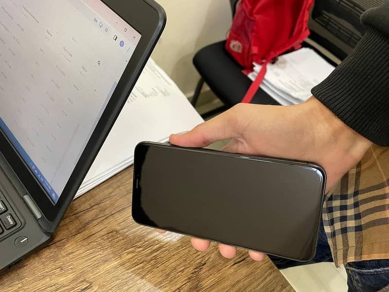 Apple iPhone XS Max 5