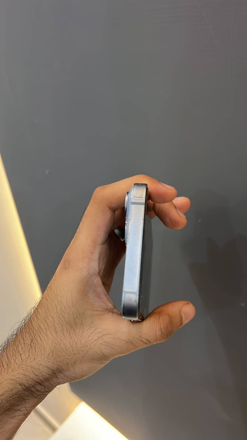 Apple iPhone 14 3