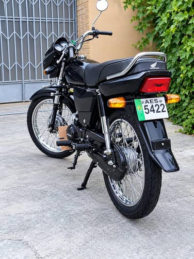 Good condition in double Saman everything head light tell light .