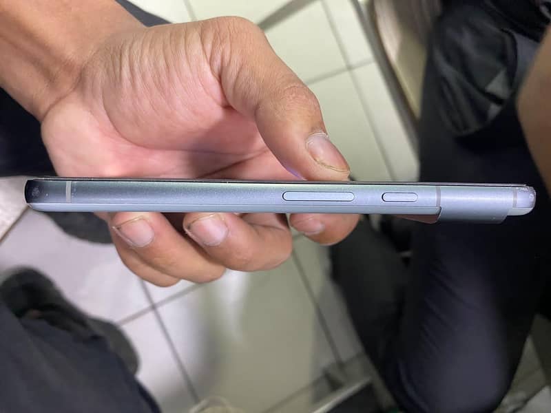 Google Pixel 8 4