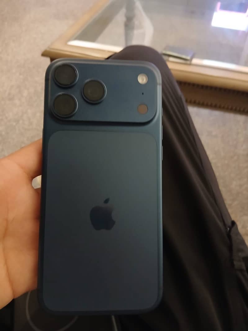 Apple iPhone 17 Pro Max 0