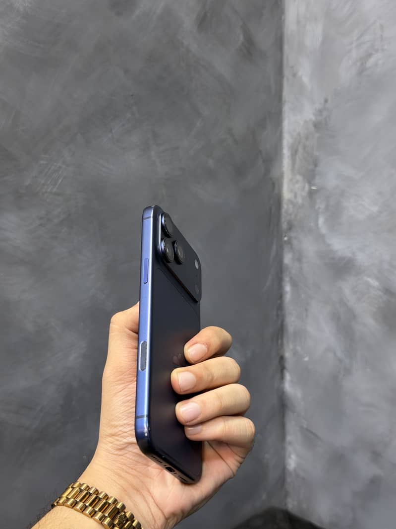 Apple iPhone 17 Pro Max 3