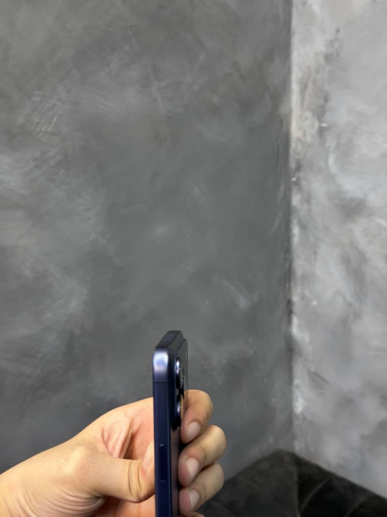 Apple iPhone 17 Pro Max 4