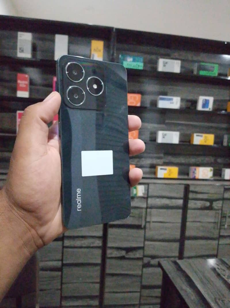 Realme C61 2