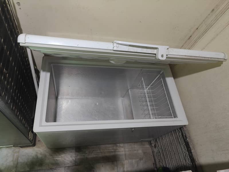 New Condition Freezer 0
