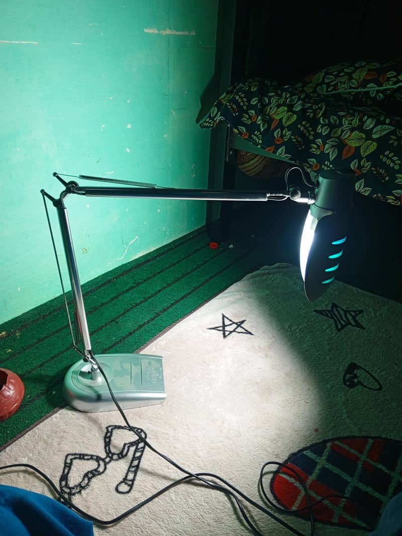 HD Philips study lamp 0