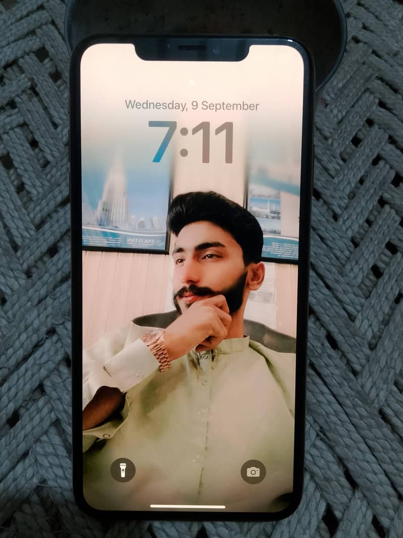 Apple iPhone XS Max 4