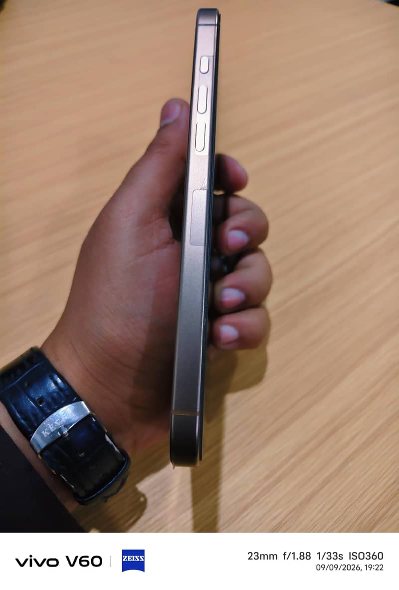 Apple iPhone 16 Pro Max 2
