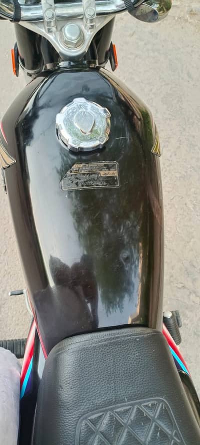 Honda 125 black color