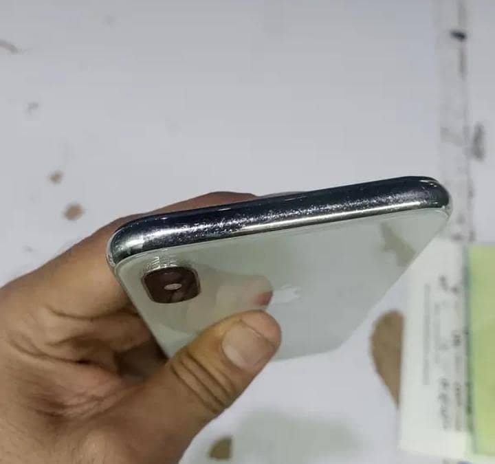 Apple iPhone X 3