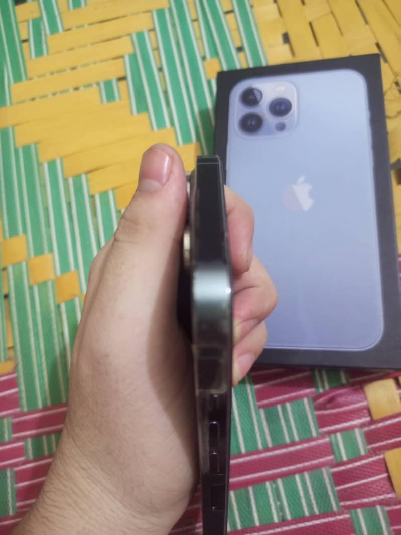 Apple iPhone 13 Pro Max 2
