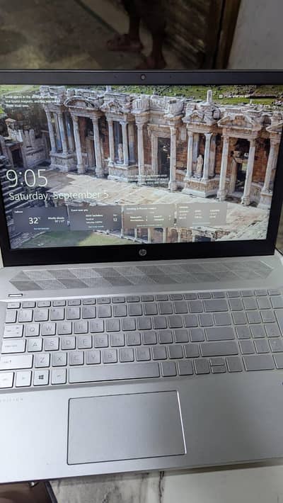 hp I5 8th gen 8gb DDR4 256 ssd 4 dg dedicated graphic