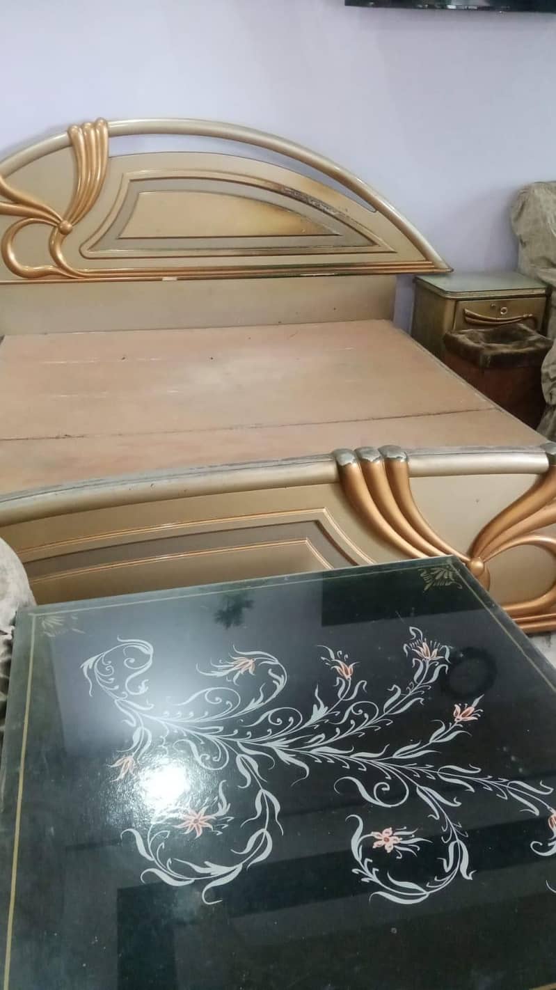 One king size bed & singhar table 1