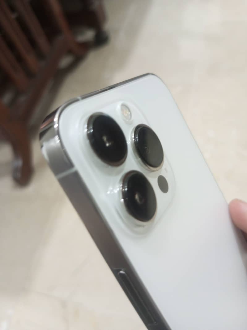 Apple iPhone 13 Pro 1