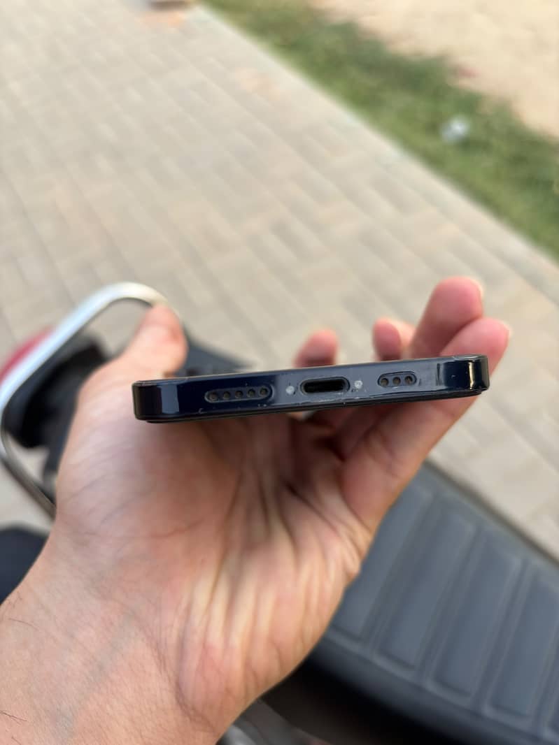 Apple iPhone 12 3