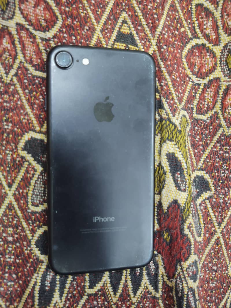 Apple iPhone 7 0