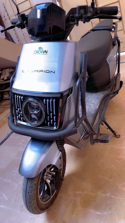 Crown Champion Electric Scooty | Griffin Battery | Clean Condition |