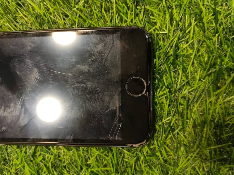 Apple iPhone 8 1