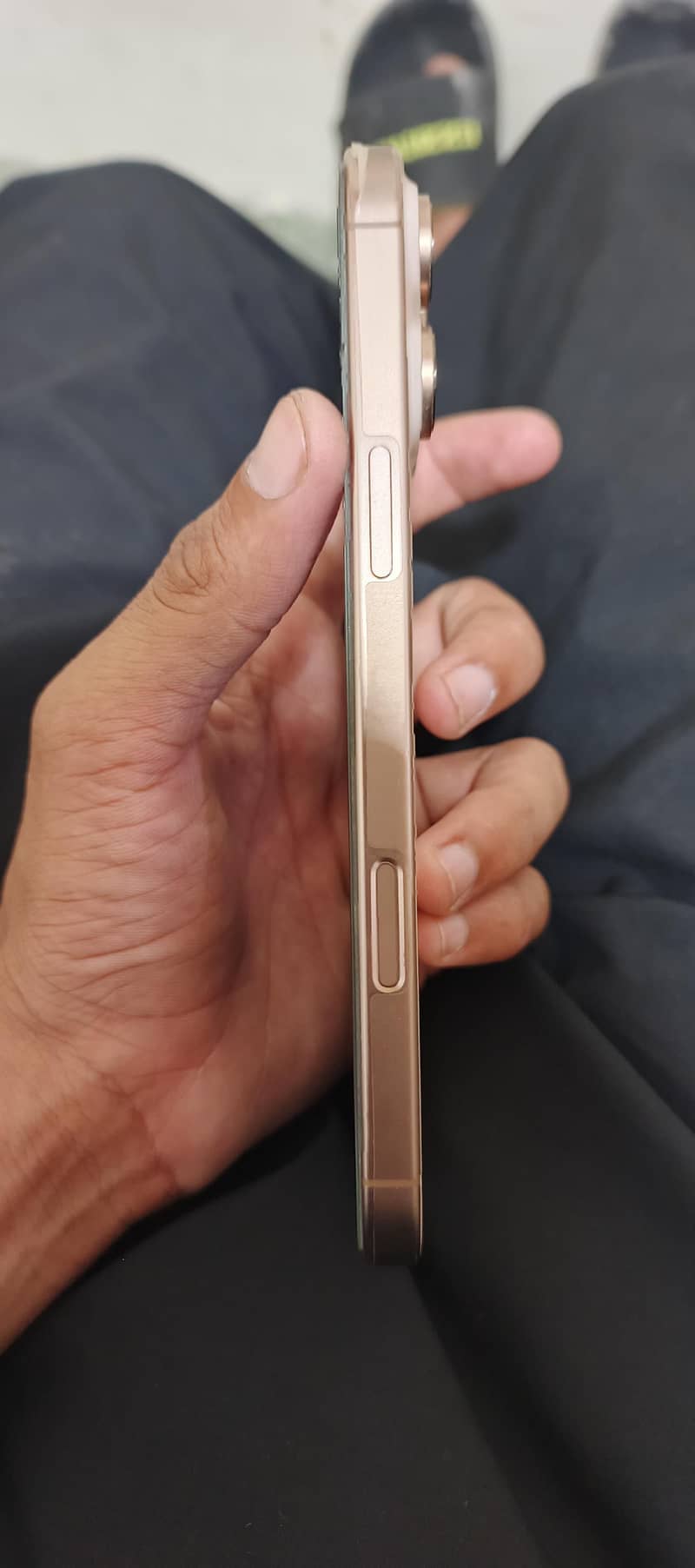 Apple iPhone 16 Pro Max 1