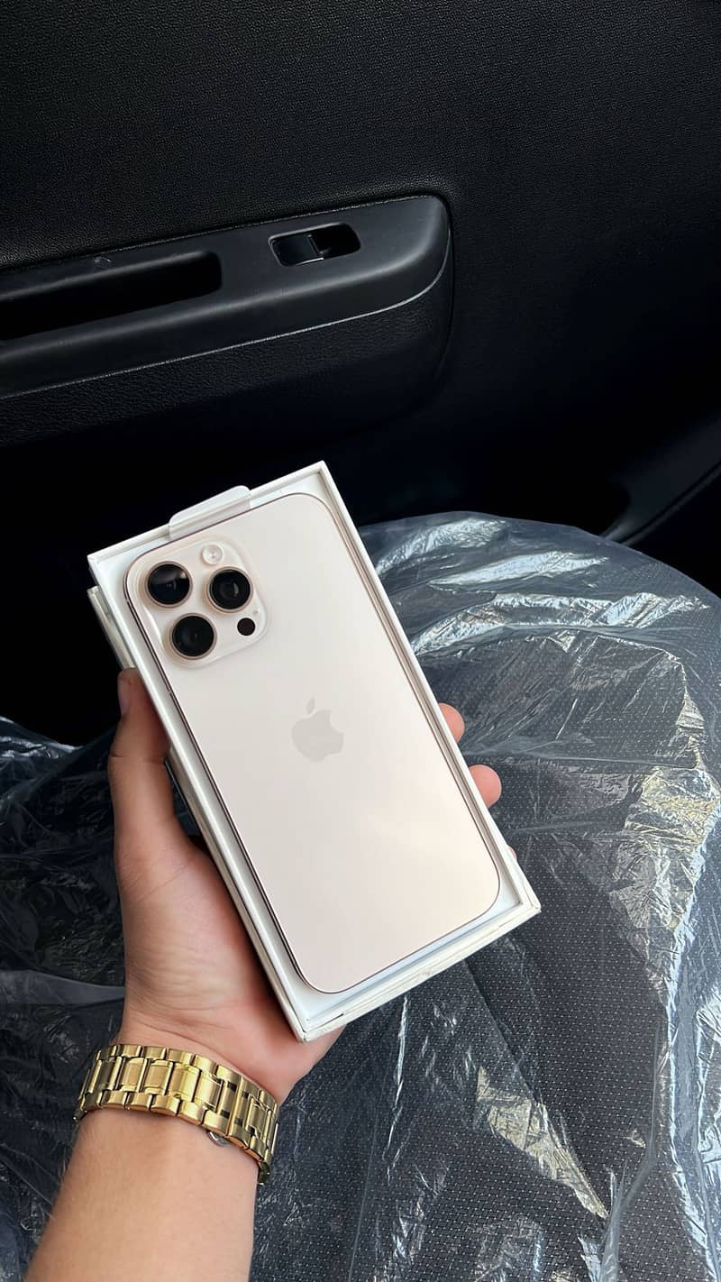 Apple iPhone 16 Pro Max 0