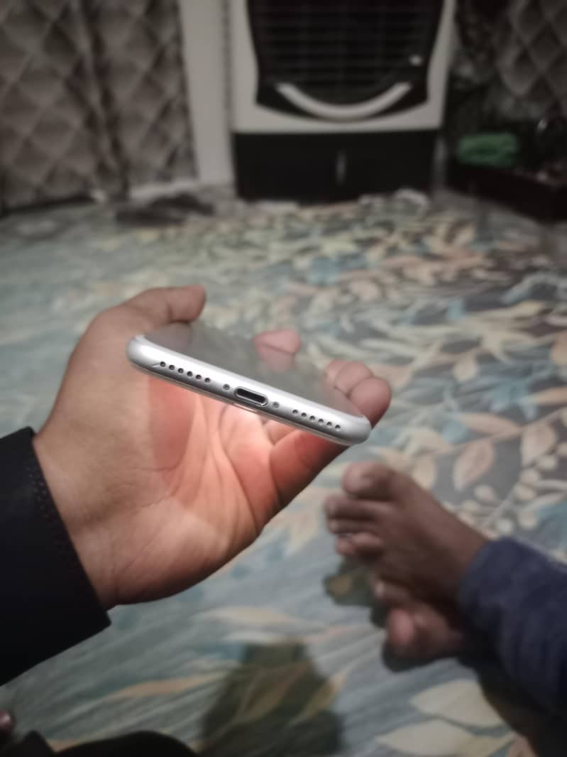 Apple iPhone 7 2