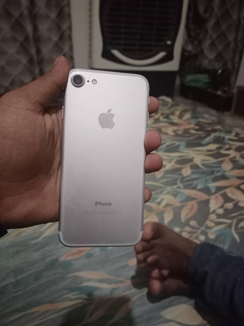 Apple iPhone 7 3