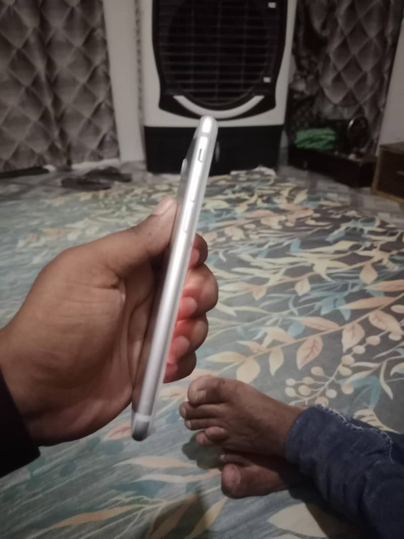 Apple iPhone 7 4