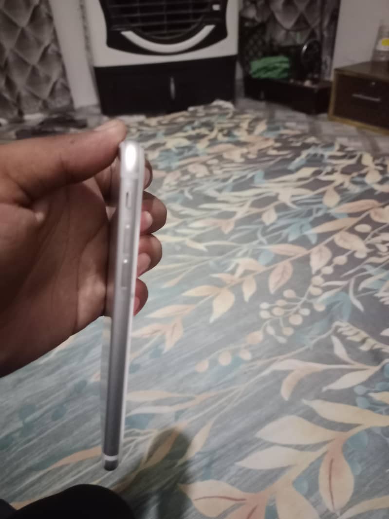 Apple iPhone 7 7