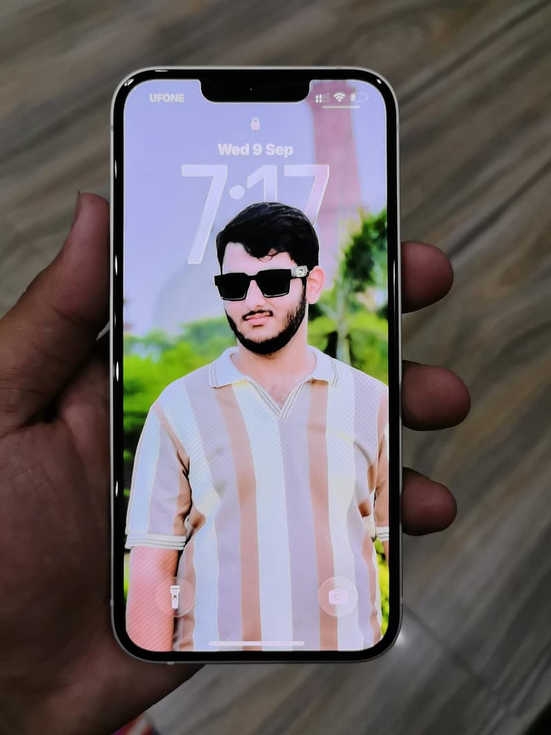 Apple iPhone 13 2