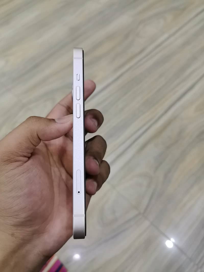 Apple iPhone 13 3
