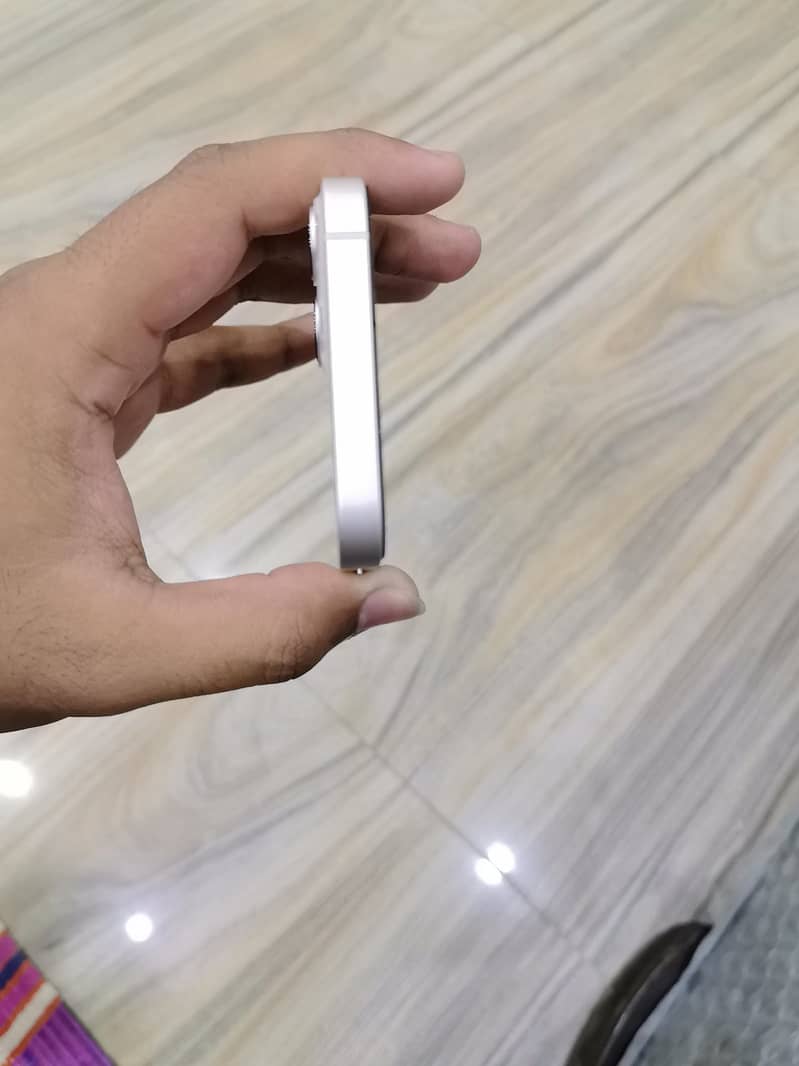 Apple iPhone 13 4
