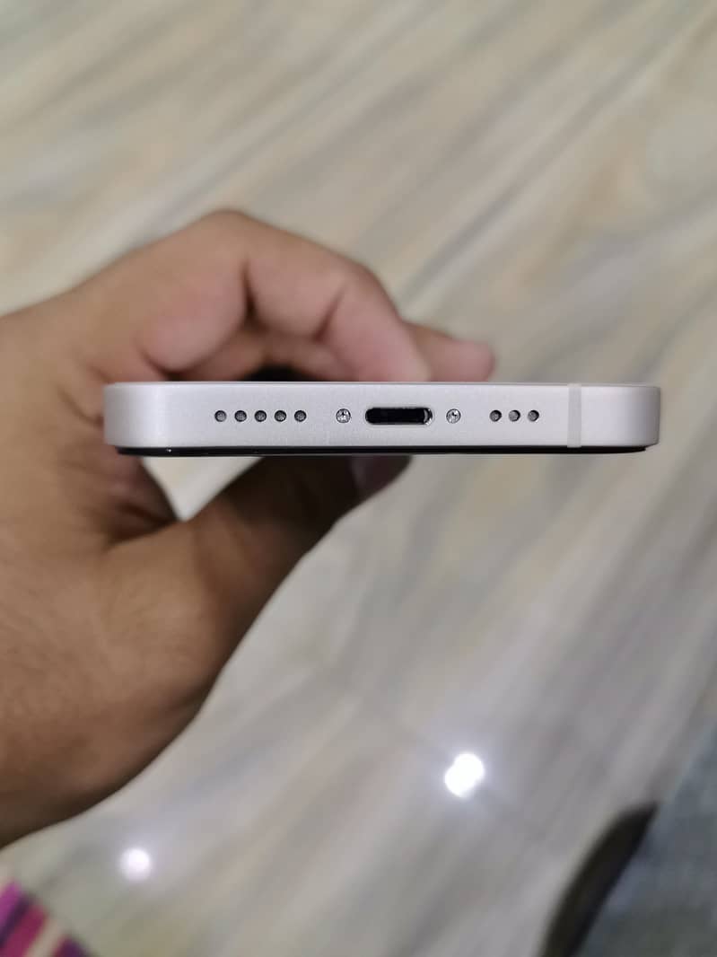 Apple iPhone 13 5