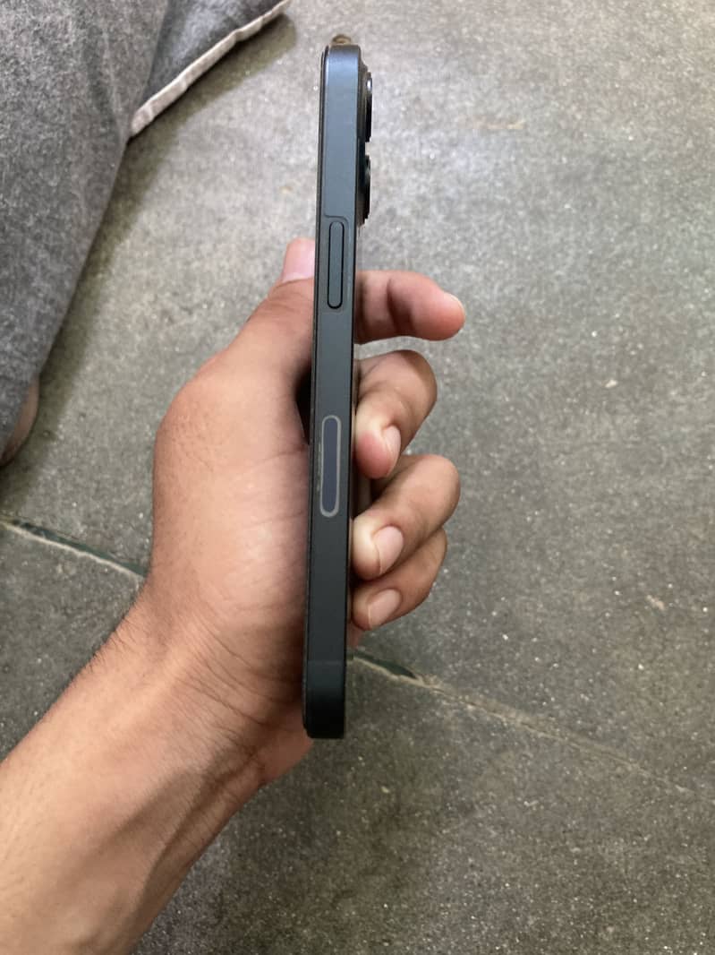 Apple iPhone 13 5