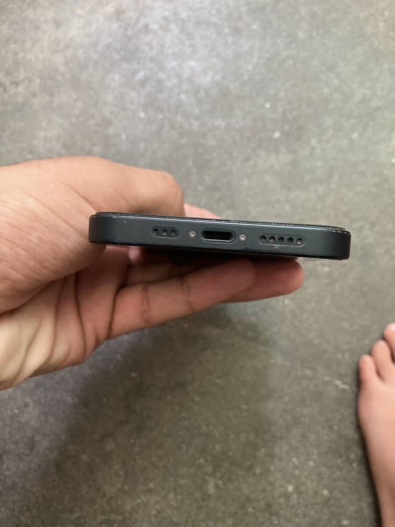 Apple iPhone 13 8