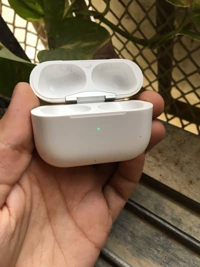 AirPods Pro 1st gen charging case