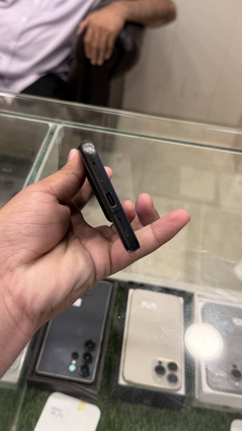 Google Pixel 8 4