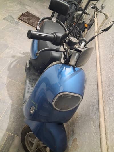 Yadea M3 scooty