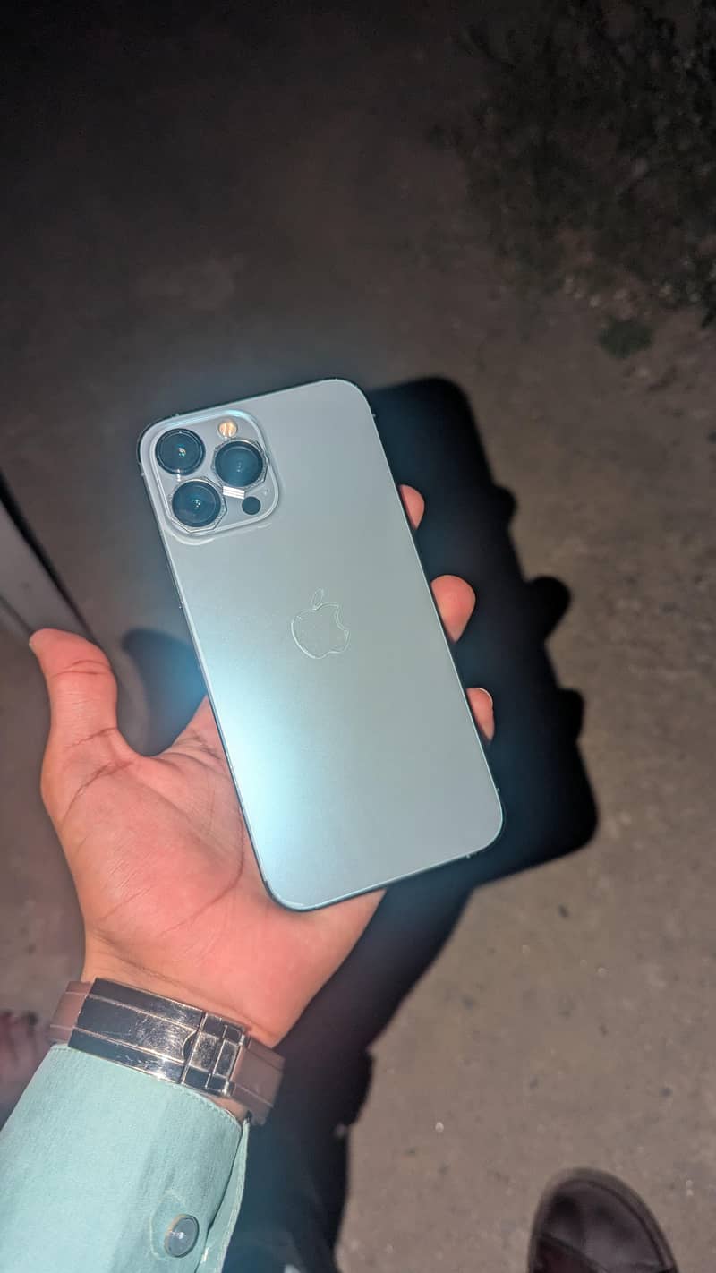 Apple iPhone 13 Pro Max 0