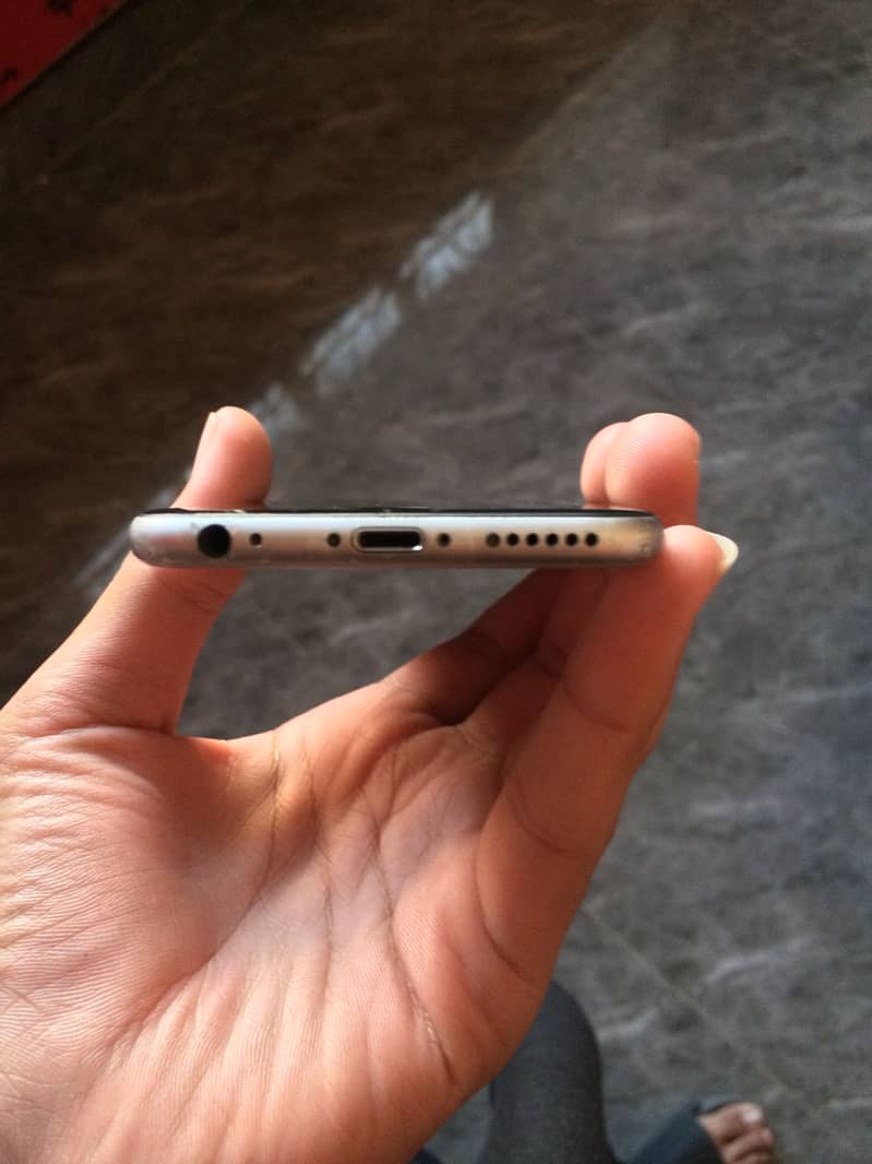 Apple iPhone 6S 4