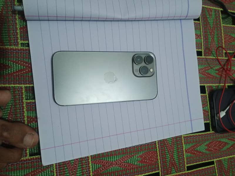 Apple iPhone 13 Pro Max 1