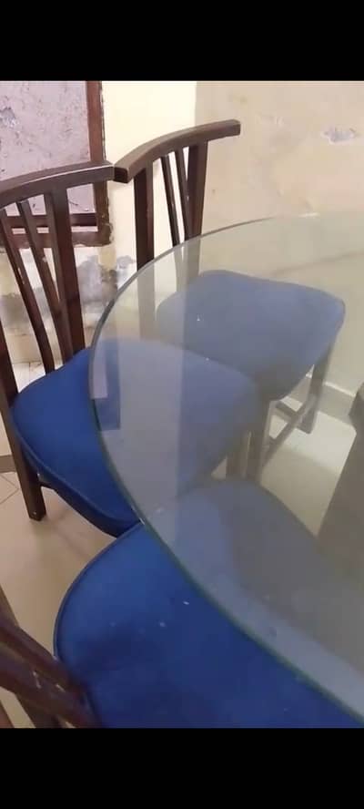 Home use dining table urgent sale