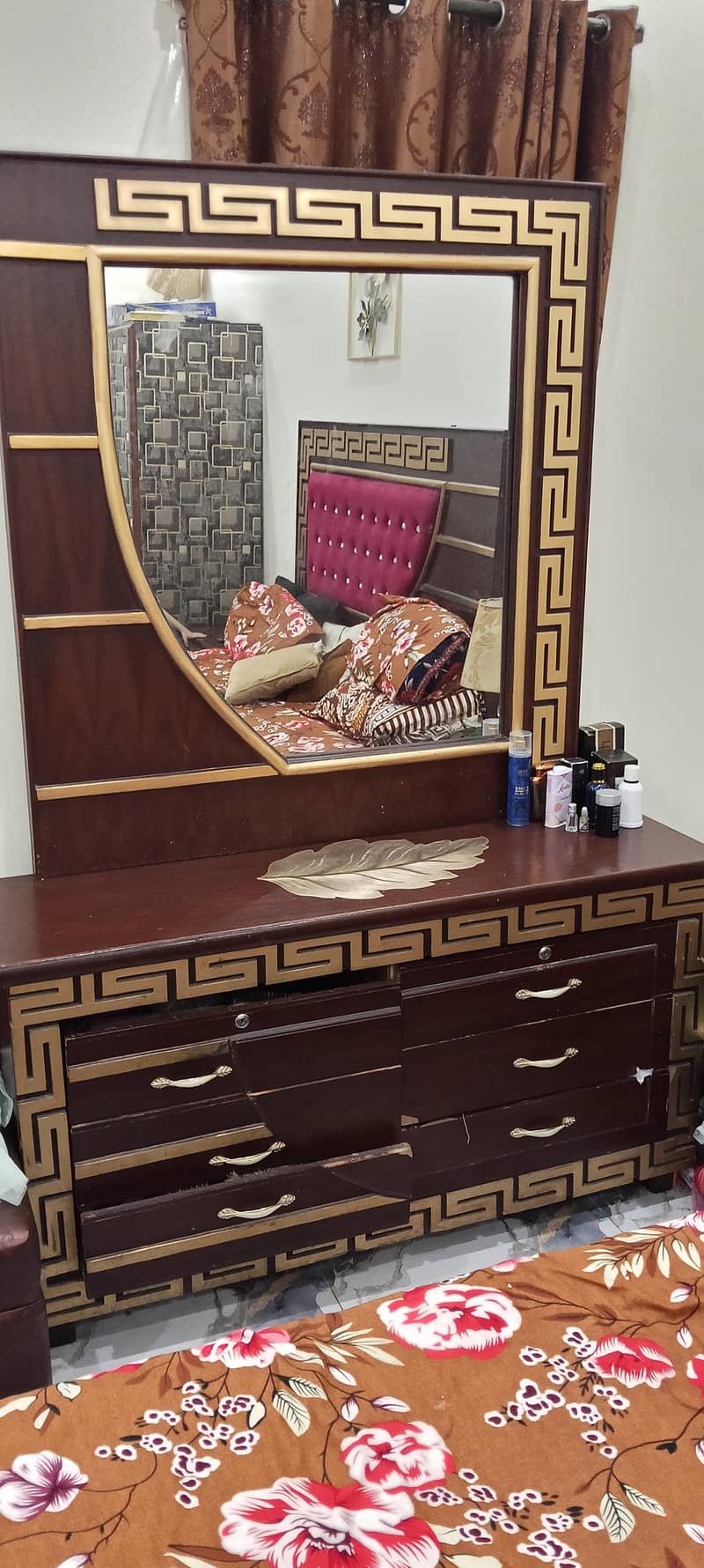 3 years used dressing table 0
