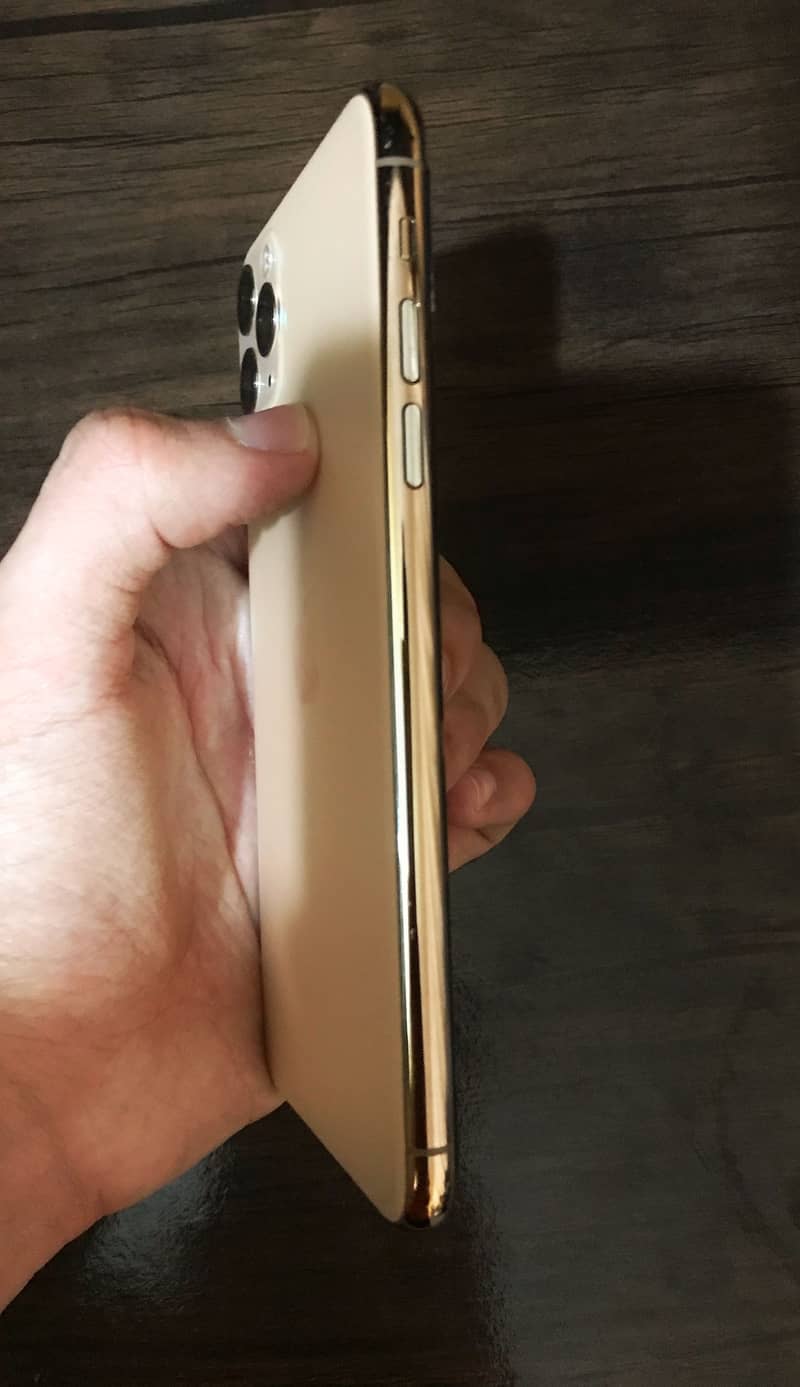 Apple iPhone 11 Pro Max 2