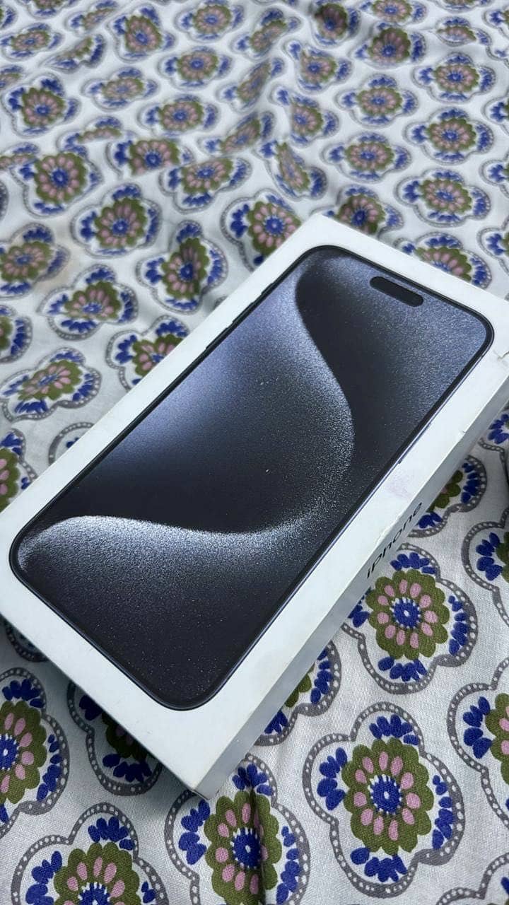 Apple iPhone 15 Pro Max 1